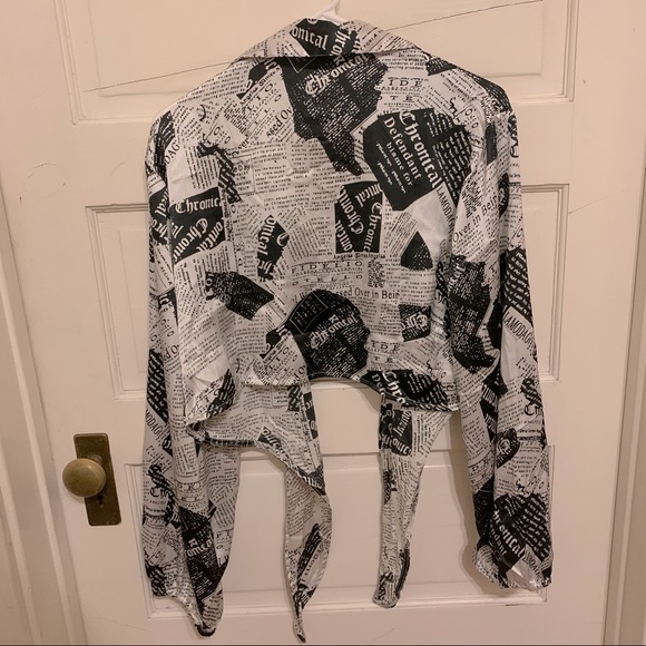 Dizzy Lizzy Satin Long Sleeve Cropped Newspaper Print Tie Wrap Style Blouse XL - Picture 7 of 10